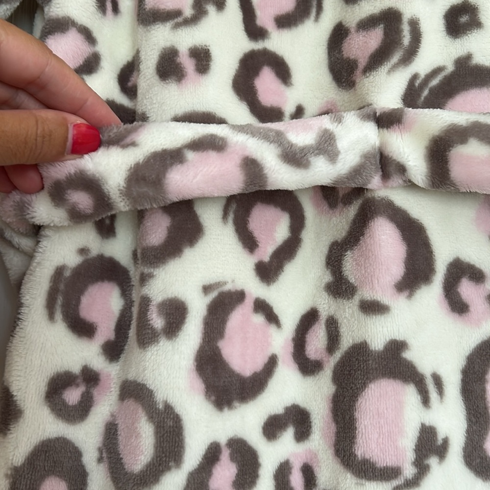 Hatley Girls “Painted Leopard’ Fleece Robe - Picture 8 of 9